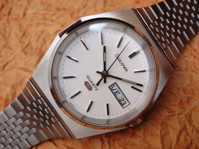 BULOVA 242 QUARTZ 1977